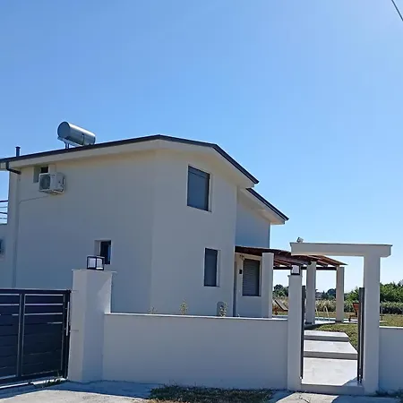 בית נופש Nerina House *